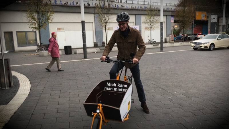 VERKEHRSMINISTER RADELT (Foto: SAT.1 NRW)