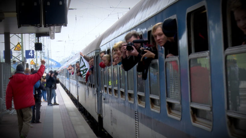 SONDERZUG FÜR BRAUNKOHLEGEGNER (Foto: SAT.1 NRW)