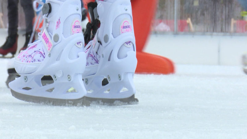 Zoff um die Eisbahn (Foto: SAT.1 NRW)