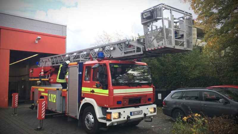 Feuerwehr während des Einsatzes beklaut (Foto: SAT.1 NRW)