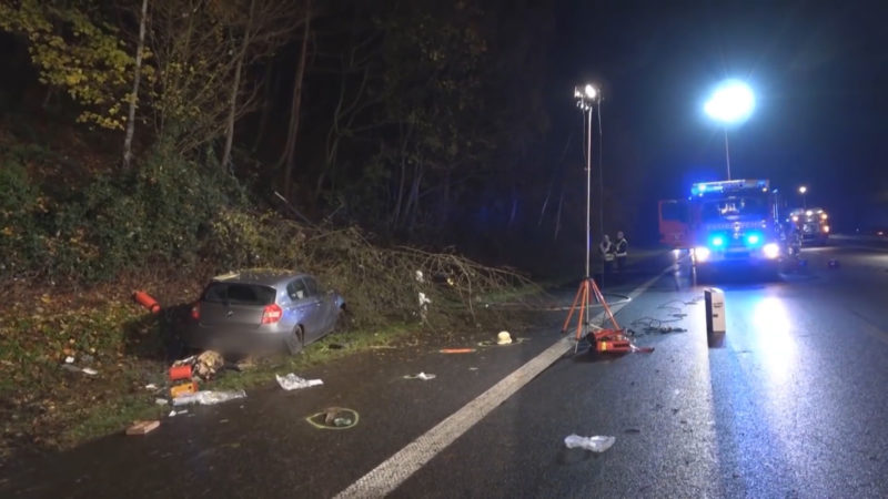 Retter braucht plötzlich selbst Hilfe (Foto: SAT.1 NRW)