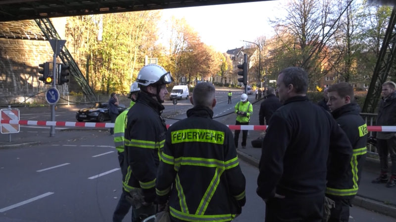 Wuppertal: Schwebebahn zerstört (Foto: SAT.1 NRW)