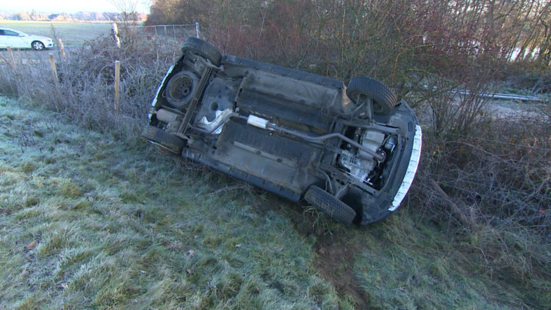 Blitzeis - Vier Autos überschlagen sich (Foto: SAT.1 NRW)