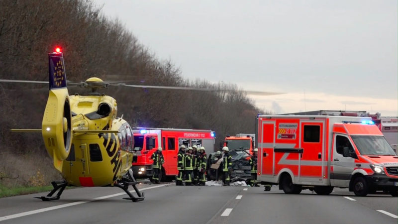 Chaos nach Unfall auf A1 (Foto: SAT.1 NRW)