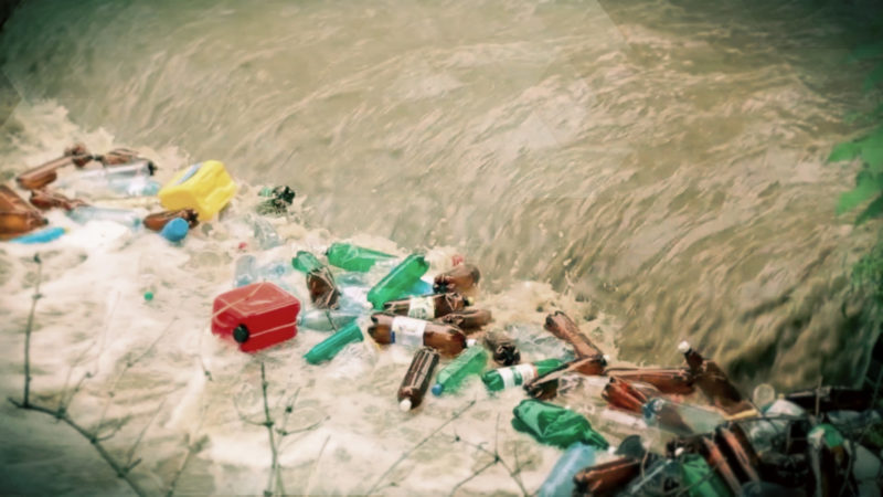 Greenpeace sucht Mikroplastik im Rhein (Foto: SAT.1 NRW)