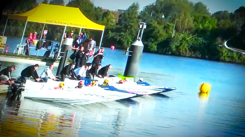 Highlight auf der Boot: Speedboot fahren im Simulator (Foto: SAT.1 NRW)