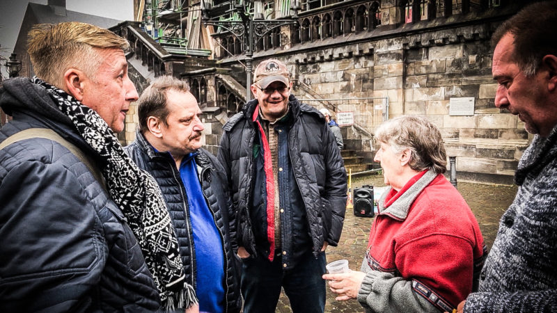 Anwohner demonstrieren wegen Räumung (Foto: SAT.1 NRW)