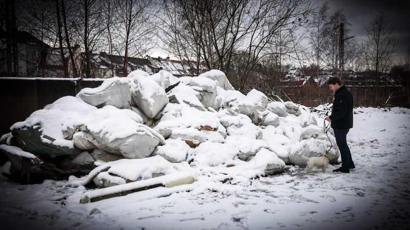 Giftmüll illegal entsorgt (Foto: SAT.1 NRW)