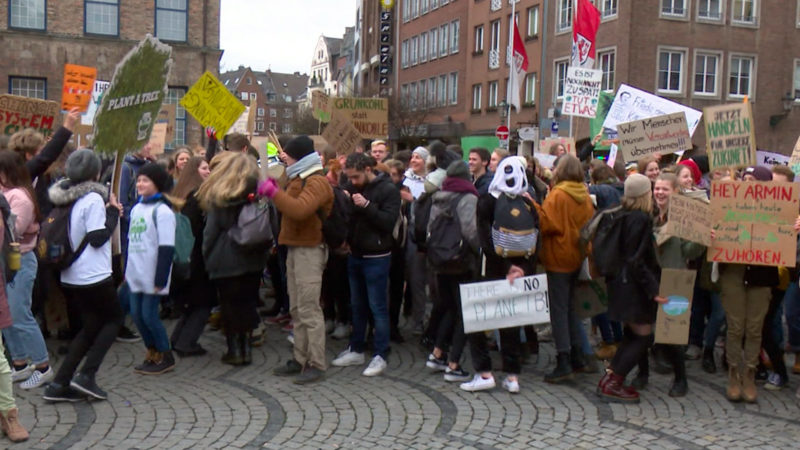 Tausende Schüler bei "Fridays for Future"-Demo (Foto: SAT.1 NRW)