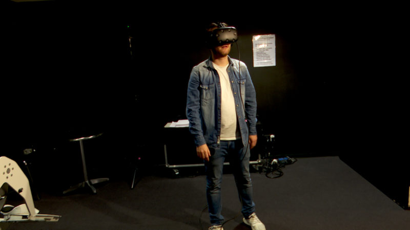 Theaterpremiere per VR-Brille (Foto: SAT.1 NRW)