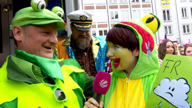 Unser Wetterfrosch im Düsseldorfer Karneval (Foto: SAT.1 NRW)