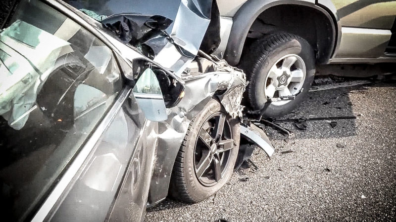 Ersthelfer rettet Autofahrerin (Foto: SAT.1 NRW)