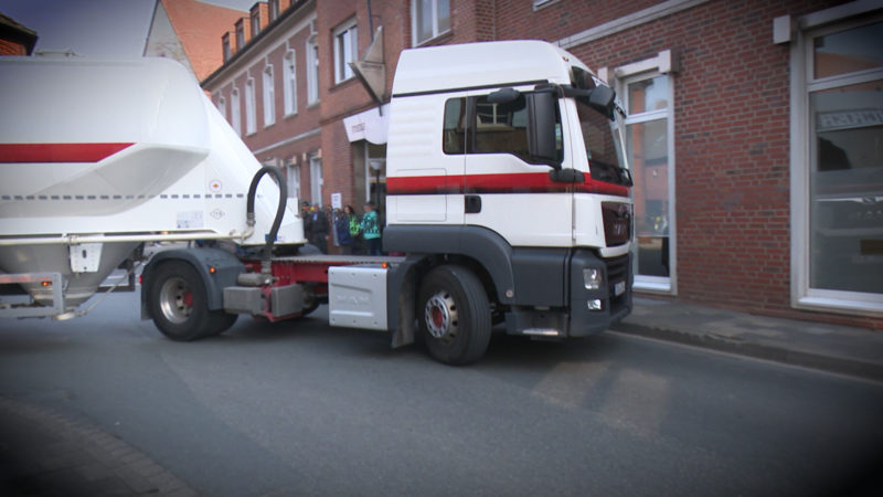 So gefährlich sind abbiegende Lkw (Foto: SAT.1 NRW)