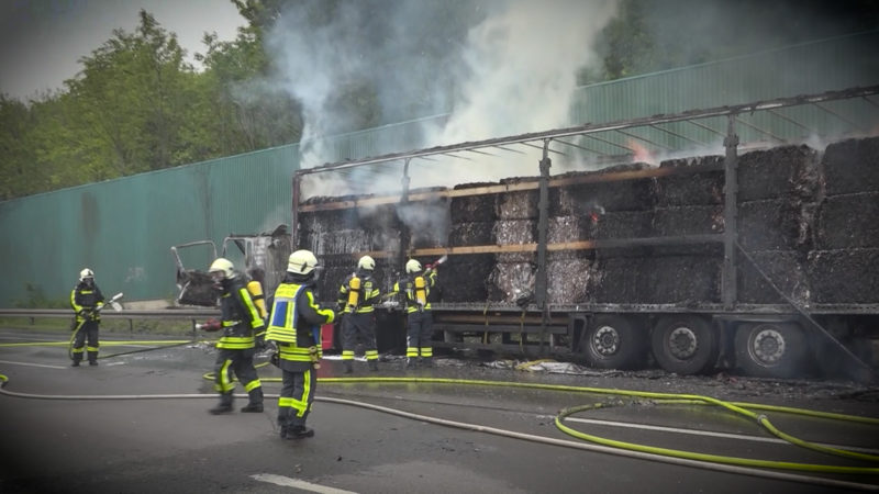 PAPIER-LASTER BRENNT (Foto: SAT.1 NRW)