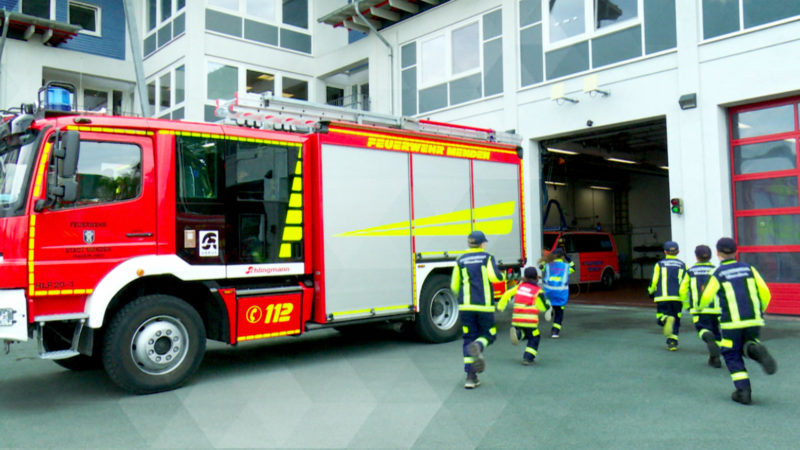 Kinderfeuerwehr mit eigenem Einsatzwagen (Foto: SAT.1 NRW)