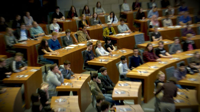 SCHÜLER MACHEN POLITIK IM LANDTAG (Foto: SAT.1 NRW)