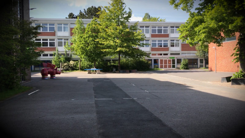 LEHRER ÄUSSERT SICH ÜBER MORDPLÄNE GEGEN IHN (Foto: SAT.1 NRW)