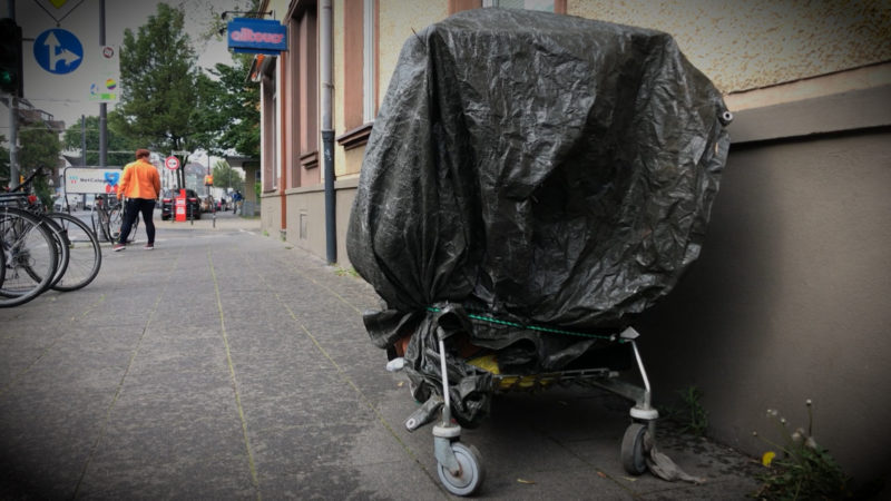 OBDACHLOSER ANGEGRIFFEN (Foto: SAT.1 NRW)