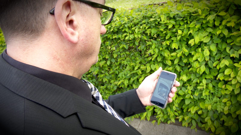 EIN AUFKLEBER SORGT FÜR ÄRGER BEI DER POLIZEI (Foto: SAT.1 NRW)