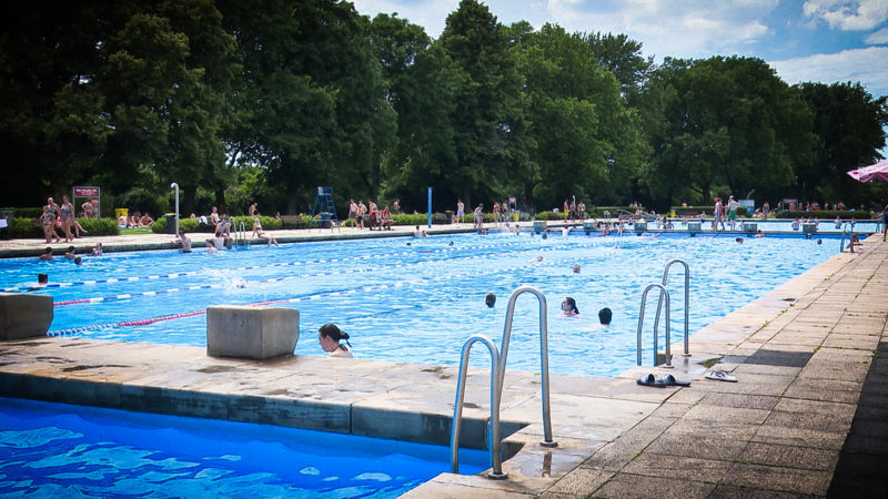 Ins Freibad trotz Corona? (Foto: SAT.1 NRW)