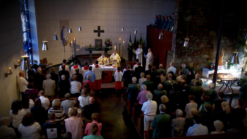 LETZTE KATHOLISCHE KIRCHE IN HAMBACH ENTWEIHT (Foto: SAT.1 NRW)