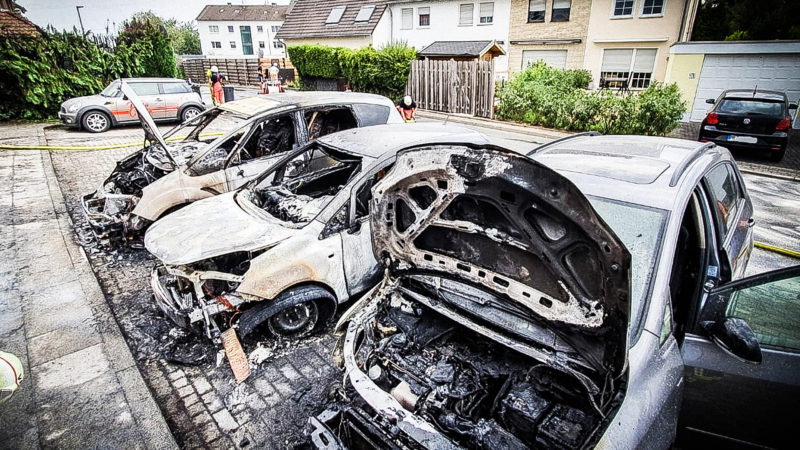 Unkraut verbrannt - Autos auch (Foto: SAT.1 NRW)