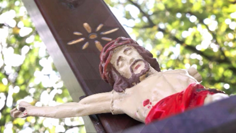 Jesus-Figur demoliert (Foto: SAT.1 NRW)