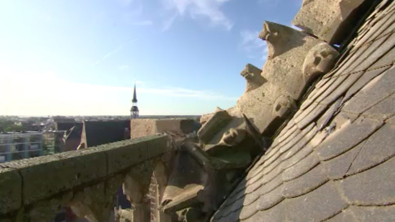 KRAN MACHT KIRCHE KAPUTT (Foto: SAT.1 NRW)