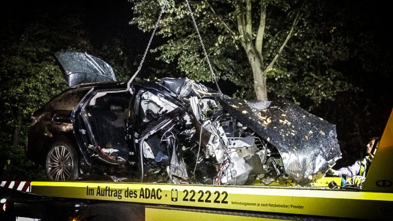 Jugendlich verursachen 400-PS Unfall (Foto: SAT.1 NRW)