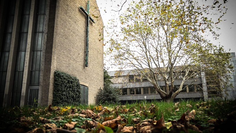 Handgranate vor Kirche (Foto: SAT.1 NRW)