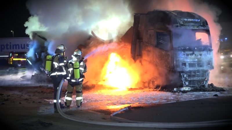 Milch-Laster in Flammen (Foto: SAT.1 NRW)