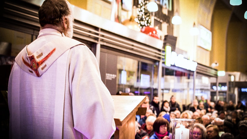 Gottesdienst im Bahnhof (Foto: SAT.1 NRW)