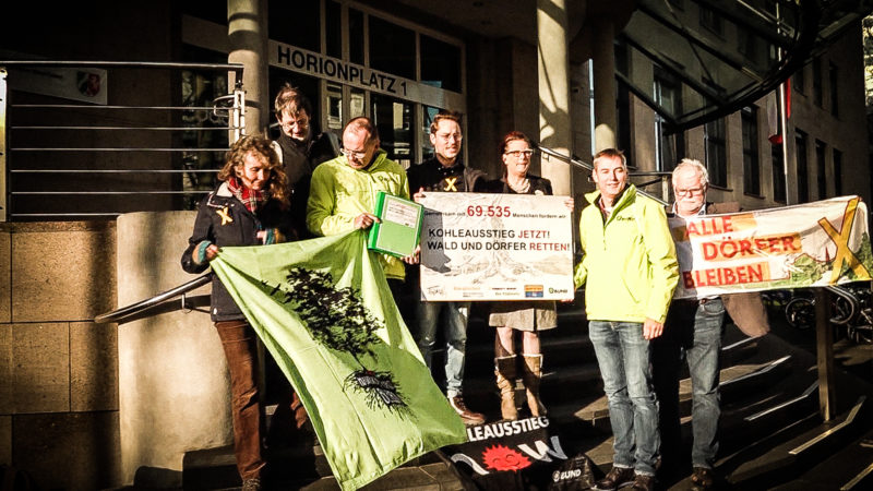 Unterschriften gegen Braunkohletagebau (Foto: SAT.1 NRW)