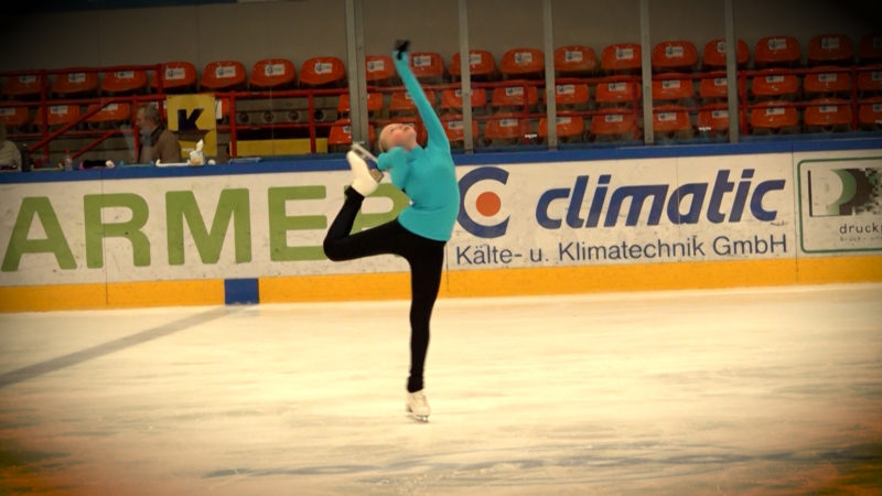 Nachwuchstalent läuft bei "Holiday on Ice" mit (Foto: SAT.1 NRW)