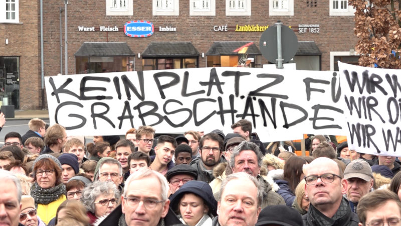 Demo gegen rechte Grabschänder (Foto: SAT.1 NRW)