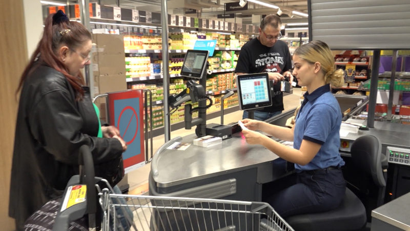 Knöllchen zahlen im Supermarkt (Foto: SAT.1 NRW)