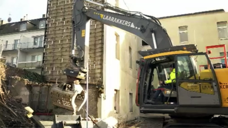 Abgesacktes Haus wird abgerissen (Foto: SAT.1 NRW)