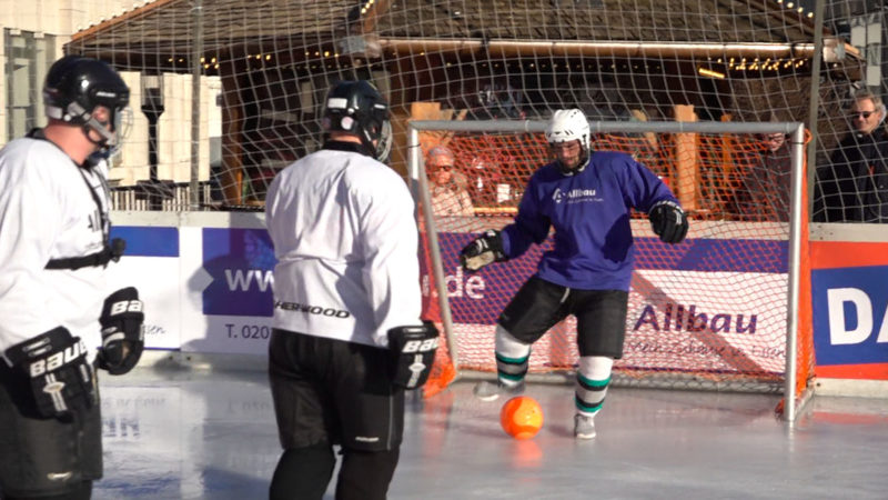 Fußball auf Eis (Foto: SAT.1 NRW)