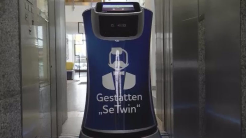 Hotelroboter erfreut die Gäste (Foto: SAT.1 NRW)