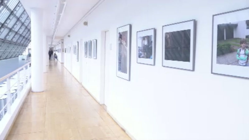 Ausstellung über Kinderarmut (Foto: SAT.1 NRW)