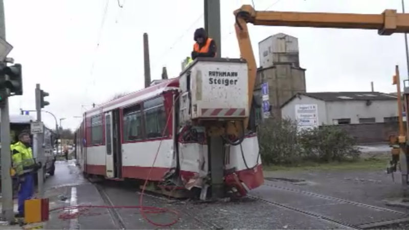 Straßenbahn in Duisburg entgleist (Foto: SAT.1 NRW)