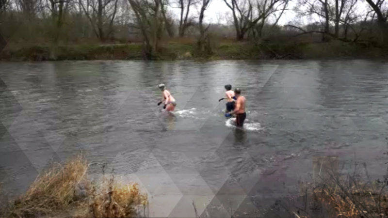 Schwimmen im Winter (Foto: SAT.1 NRW)