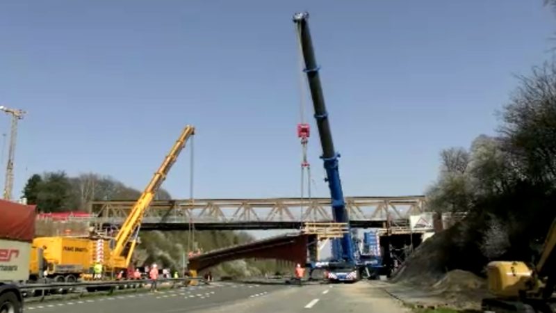 Kraftakt mit Kran (Foto: SAT.1 NRW)