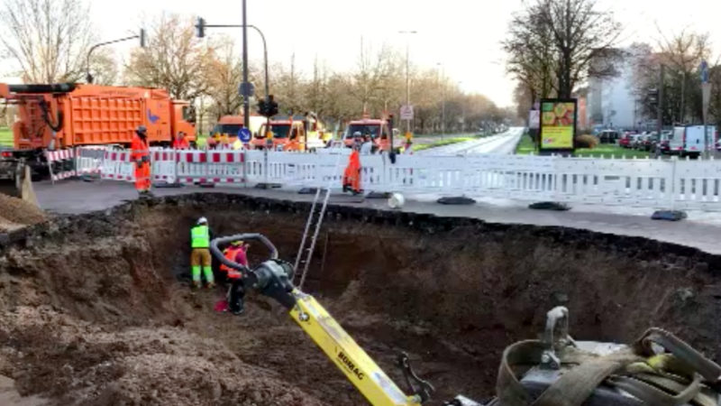 Straße abgesackt in Köln (Foto: SAT.1 NRW)