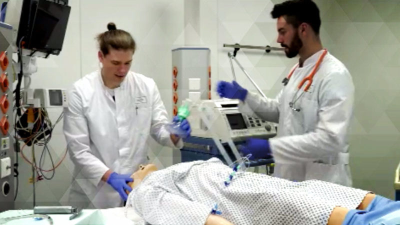 Medizinstudenten helfen in Kliniken (Foto: SAT.1 NRW)