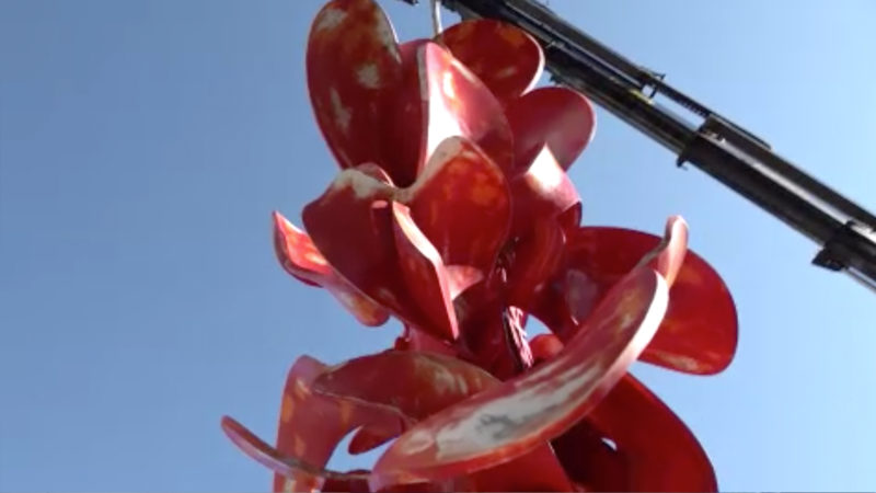 Skultpur des Bildhauers Tony Cragg aufgestellt (Foto: SAT.1 NRW)