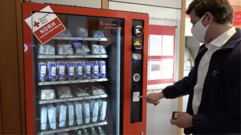 Coronaautomat - Desinfektionsmittel und Mundschutz to go (Foto: SAT.1 NRW)