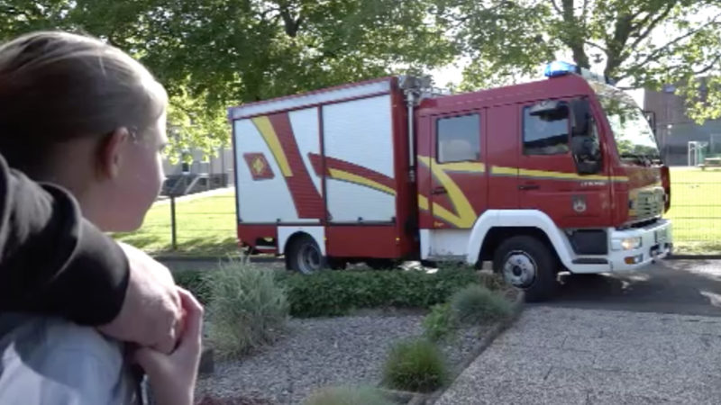 Feuerwehr verschönert Geburtstag (Foto: SAT.1 NRW)