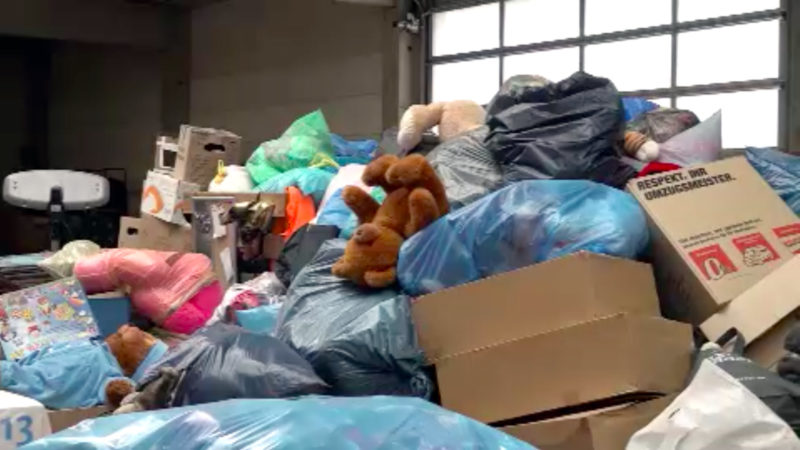 Müll-"Spenden" für Friedensdorf (Foto: SAT.1 NRW)