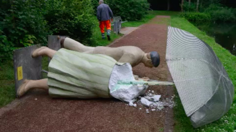 Unbekannte zerstören Alltagsmenschen-Skulpturen (Foto: SAT.1 NRW)